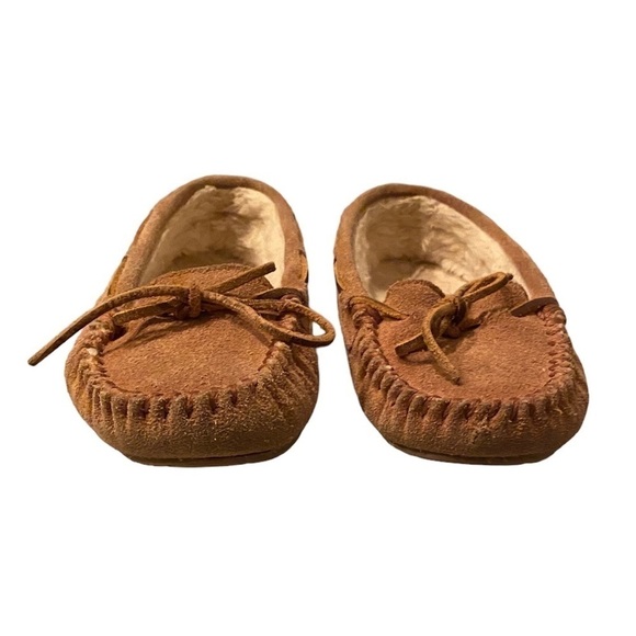 Minnitonka Women’s Leather Moccasins - Picture 9 of 10